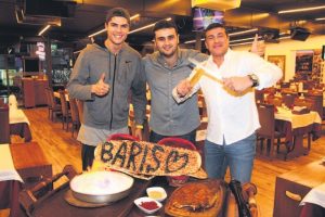 Tamer Hassan'ı şaşırtan benzerlik...