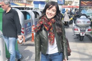 &Ouml;zge G&uuml;rel ekranları &ouml;zledi...