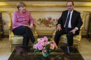 Merkel ve Hollande g&ouml;r&uuml;şmeye ge&ccedil;ti