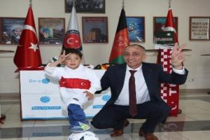 Messi Murtaza'ya T&uuml;rkiye'den forma ve spor malzemeleri desteği