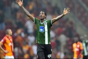 Akhisar Belediyespor'a &ccedil;ifte şok