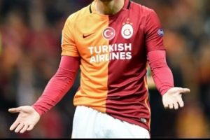 Hamit Altıntop'un ayak bileği kırıldı