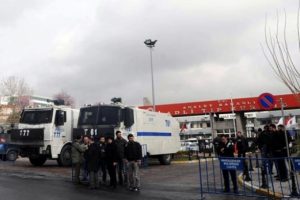 Aileleri t&ouml;ren yapılmasını istemedi