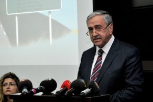 Akıncı: Rumlar su&ccedil;lu arayacaksa aynaya baksın