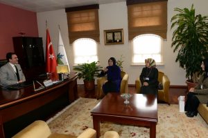Bursa'da D&uuml;ndar'dan G&ouml;n&uuml;l El&ccedil;ilerine destek