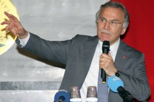 Şahin: "AYM kararı hukuki değil"