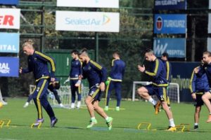 Fenerbah&ccedil;e'de Akhisar Belediyespor ma&ccedil;ı hazırlıklarına başladı
