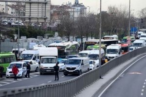 Okmeydanı'nda ş&uuml;pheli paket trafiği fel&ccedil; etti