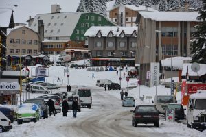 Bursa Uludağ'da kar sevinci