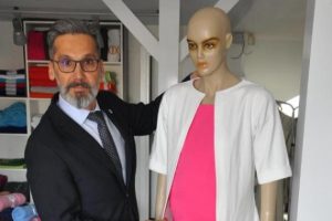 Denizlili işadamından Zika vir&uuml;s&uuml;ne karşı sineksavar elbise