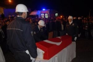 Diyarbakır şehidini "Kahrolsun PKK" sloganı ile uğurladı