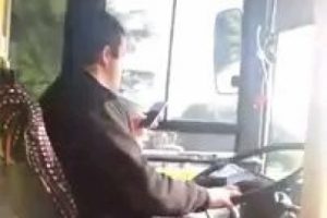 Bursa'da halk otob&uuml;s&uuml; şof&ouml;r&uuml;n&uuml;n rahatlığı!