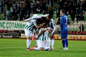 Giresunspor, sahasında Balıkesirspor'u 2-1 mağlup etti