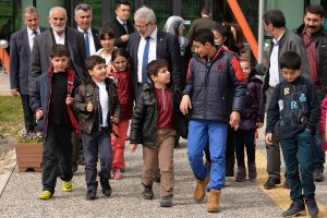 U&Uuml; Rekt&ouml;r&uuml; Ulcay, Bursalı yetim &ccedil;ocukları ağırladı