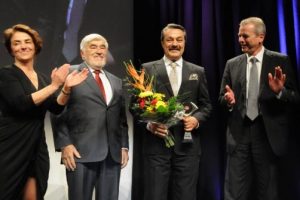 Almanya'da Kadir İnanır'a onur &ouml;d&uuml;l&uuml; verildi