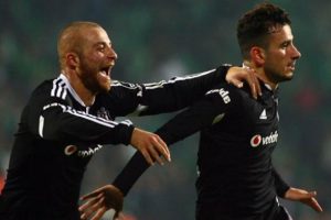 Beşiktaş'ta T&uuml;rk oyuncular d&uuml;ş&uuml;şe ge&ccedil;ti
