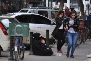 Adana'da adım başı dilenci