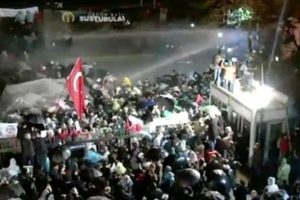 Polis m&uuml;dahalesi sonrasında kayyum heyeti Zaman Gazetesi binasına girdi