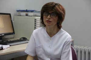 Bursalı hemşire 14 yıldır azimle &ccedil;alışıyor