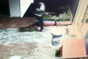 Markette kalaşnikoflu soygun