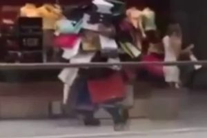Gen&ccedil; kadın alışveriş işini abarttı!