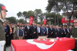Şehit Uzman &Ccedil;avuş Fatih Efiloğlu'nu 15 bin kişi uğurladı