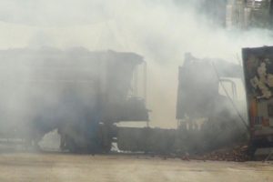 TIR'ı ateşe veren ter&ouml;ristler polisle &ccedil;atıştı