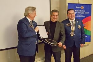 Agora Rotary'nin hizmet &ouml;d&uuml;l&uuml; Arya Kamala'nın