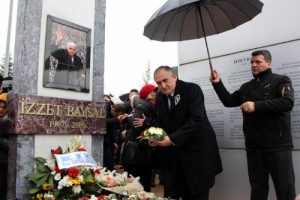 Hayırsever iş adamı İzzet Baysal anıldı
