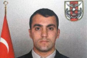 Elazığ'da şehit uzman &ccedil;avuşu 5 bin kişi uğurladı