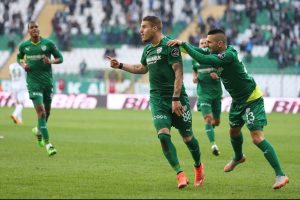 Deniz Yılmaz yeşil-beyazlı formayla ilk gol&uuml;n&uuml; attı
