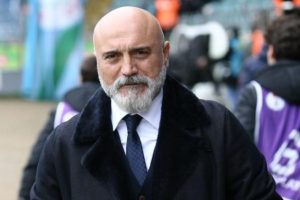 Hikmet Karaman hakemden dert yandı