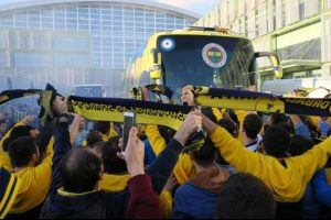 Fenerbah&ccedil;e'ye coşkulu karşılama!