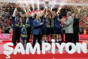 Fenerbah&ccedil;e kupaya uzandı!