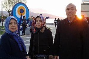 Emekli astsubayın baş&ouml;rt&uuml;l&uuml; eşi ve kızlarının orduevine alınmadığı iddiası