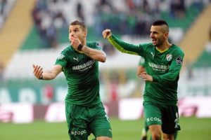 Deniz Yılmaz'dan 300 g&uuml;n sonra gelen gol sevinci