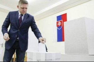 'Bir tek M&uuml;sl&uuml;man almayacağım' diyen Slovak lider &ccedil;oğunluğu kaybetti
