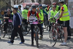 Bursa'da bağımlılığa karşı 200 bisikletli pedal &ccedil;evirdi
