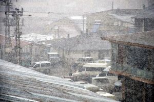 Y&uuml;ksekova'da kar yağışı