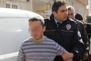 Kahvaltıya &ccedil;ağırdığı arkadaşını vurdu