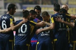 Fenerbah&ccedil;e Akhisar Belediyespor'u 3-0 mağlup etti