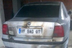 AK Parti'li belediye başkanının aracı kundaklandı