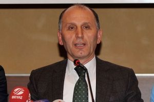 Mağlubiyet sonrası futbolculara seslendi: "Hi&ccedil; kimse başını &ouml;ne eğmeyecek"