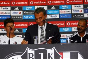 Fikret Orman masaya yumruğunu vurdu