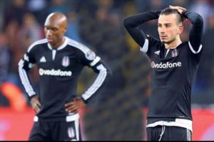 Beşiktaş'ta, Oğuzhan ve Atiba'nın b&uuml;y&uuml;s&uuml; bozuldu