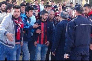Zafer işareti yapınca olanlar oldu!