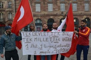 Fransa'da, T&uuml;rkiye'deki ter&ouml;r saldırılarına lanet mitingi