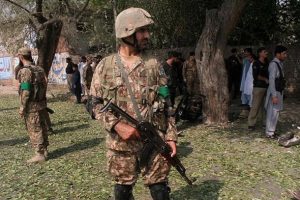 Pakistan'da mahkemeye intihar saldırısı: 8 &ouml;l&uuml;, 14 yaralı