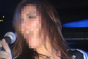 &Uuml;nl&uuml; şarkıcı muhtar azası oldu...
