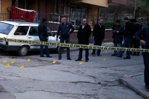 Ankara'da iki aile halı saha ma&ccedil;ı y&uuml;z&uuml;nden &ccedil;atıştı: 28 Yaralı